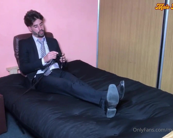 Male Foot Paradise aka Malefootparadise OnlyFans - Video Fer Worships His Boss Diego In Bed