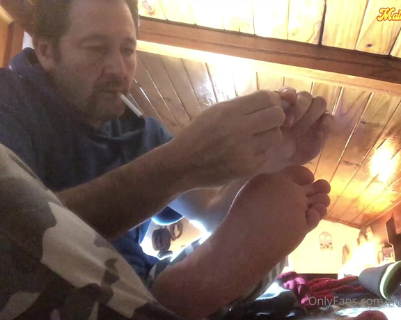 Male Foot Paradise aka Malefootparadise OnlyFans - Video #4 (March) Fer Smoking and Applying Lotion to His Feet