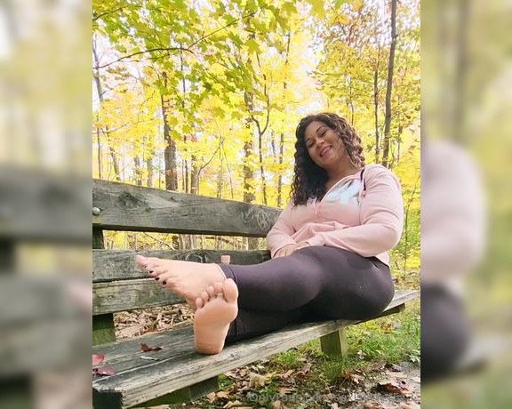 Britt Braithwaite aka Sexisecret513 OnlyFans - Went on a nature walk and met someone He liked to watch me wiggle my toes and watch my mouth around