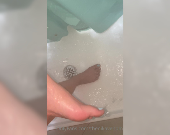 Nika Venom aka Thenikavenom OnlyFans - Shower time