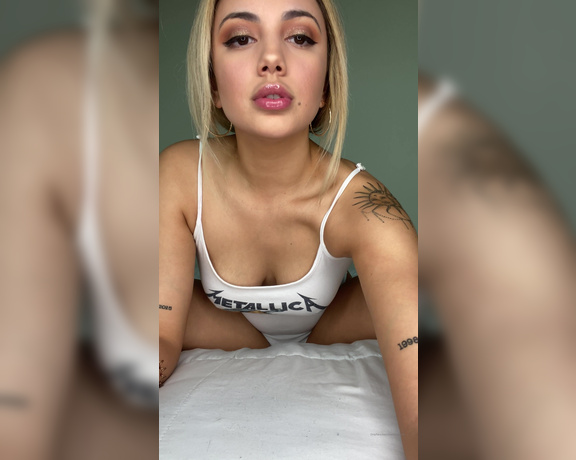 Nika Venom aka Thenikavenom OnlyFans - Mid photoshoot little twerk break