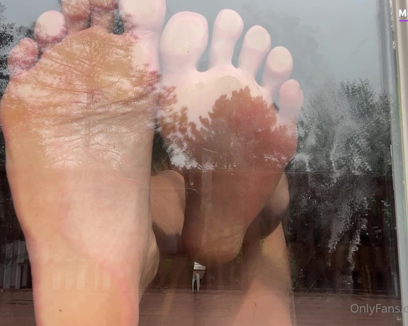 MoodyFeet aka Moodyfeet OnlyFans - Feet on the glass!