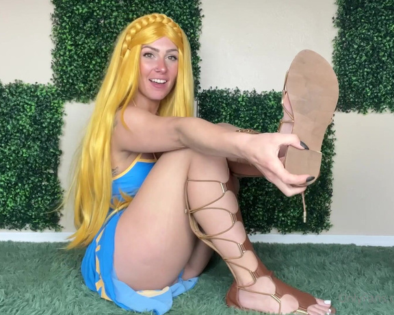 MoodyFeet aka Moodyfeet OnlyFans - Zelda worships her feet for you! (In honor of the new game coming out this week! Did you preorder)