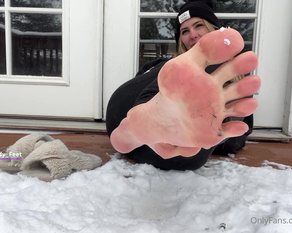 MoodyFeet aka Moodyfeet OnlyFans - I love playing in the snow but I definitely need help warming my feet