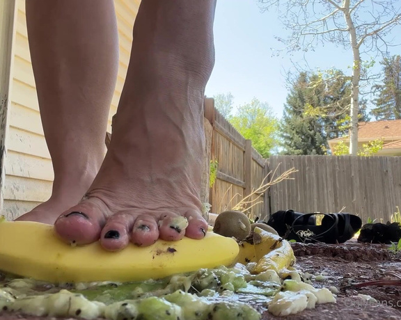 MoodyFeet aka Moodyfeet OnlyFans - Already missing the warmer weather!! And smooshing some fruit!