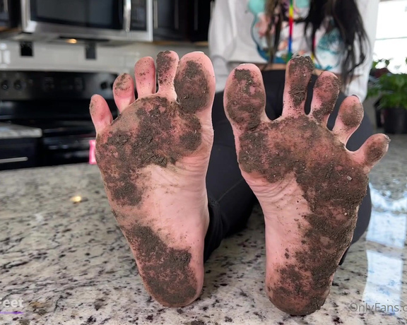 MoodyFeet aka Moodyfeet OnlyFans - I got my feet SO dirty!