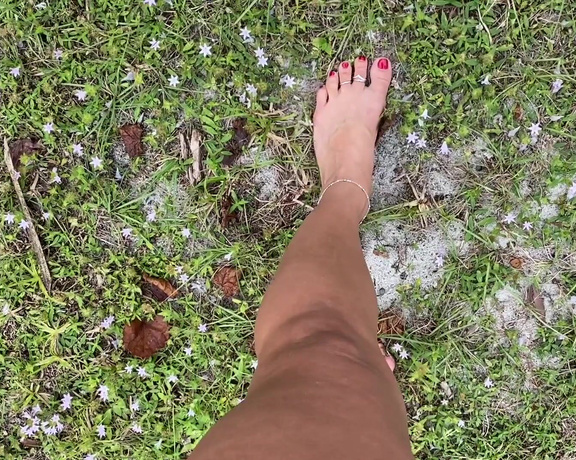 MoodyFeet aka Moodyfeet OnlyFans - Here’s a little barefoot walk! I don’t know if this will relax you or completely turn you on!