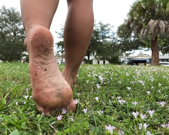 MoodyFeet aka Moodyfeet OnlyFans - Here’s a little barefoot walk! I don’t know if this will relax you or completely turn you on!