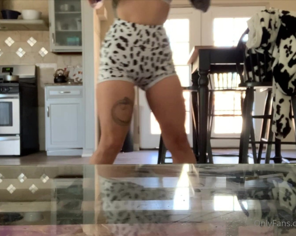 MoodyFeet aka Moodyfeet OnlyFans - Lets do a quickie home workout