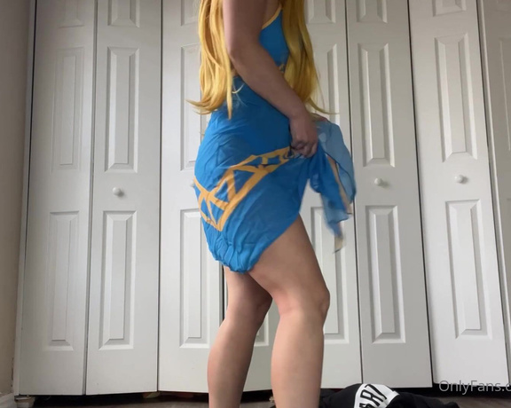 MoodyFeet aka Moodyfeet OnlyFans - I’ve been fighting a cold lately but I wanna come back and do this cosplay justice ANYWAY here’s