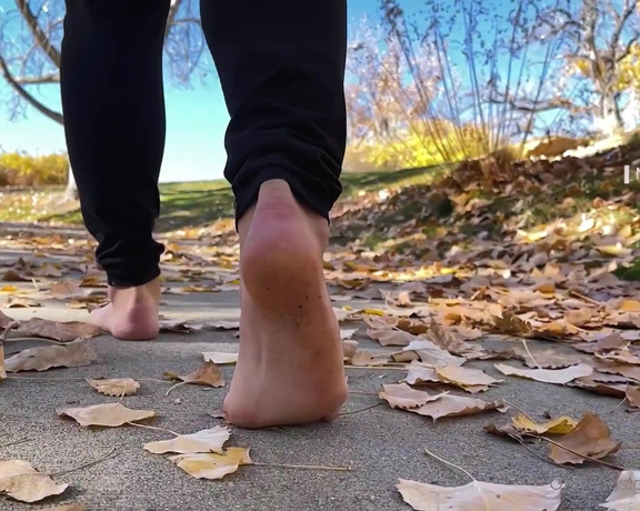 MoodyFeet aka Moodyfeet OnlyFans - Fall is my favorite! I love feeling the leaves crunch under my feet!