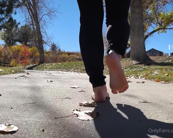 MoodyFeet aka Moodyfeet OnlyFans - Fall is my favorite! I love feeling the leaves crunch under my feet!