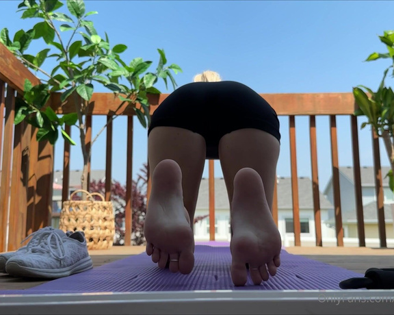 The Cosmic Goddess aka Cosmicstarlight OnlyFans - Yoga with Cosmic Enjoy my beautiful feet, and the close ups and views while I do my morning