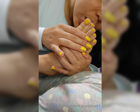 Canelafeet1 aka Canelafeet1 OnlyFans - Sucking toes with yellow nails