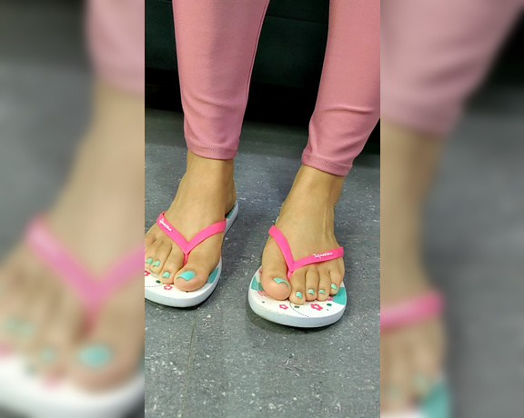 Canelafeet1 aka Canelafeet1 OnlyFans - With flip flops