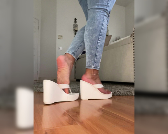 Caribbean Solez aka Caribbeansolez OnlyFans - Funny Story…caught a guy at the supermarket staring at my feet He followed me around for a bit so