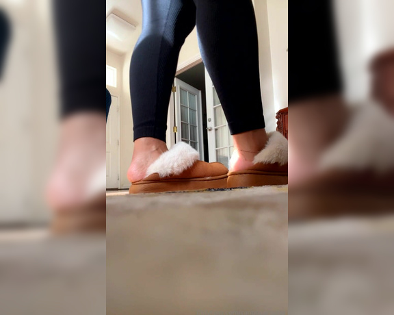 Caribbean Solez aka Caribbeansolez OnlyFans - Candid footplay as I talk to my girlfriend on the phone