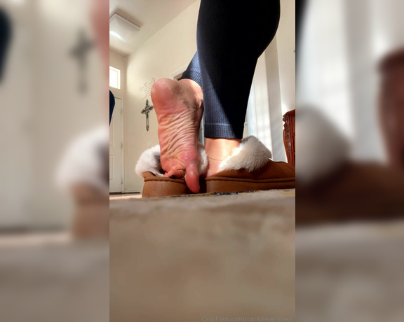 Caribbean Solez aka Caribbeansolez OnlyFans - Candid footplay as I talk to my girlfriend on the phone