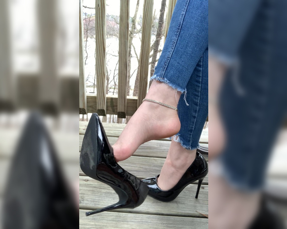 Celestial Tootsies aka Celestialtootsies OnlyFans - Improving my dangling skills while I get some fresh air! these black pumps are sexy as hellll