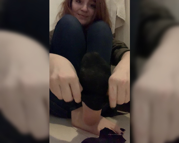 Celestial Tootsies aka Celestialtootsies OnlyFans - My mums over my house and I snuck to the bathroom to record this lol will upload some pics later