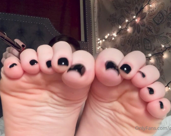 Celestial Tootsies aka Celestialtootsies OnlyFans - I wasn’t able to post or message anyone back until rn!!! My ID needed to be updated and they locked