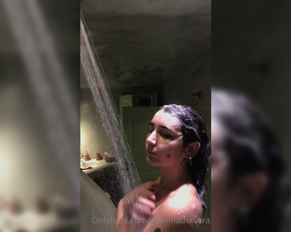 Miss Vera Violette aka Dominatrixvera OnlyFans - Am I the only one who finds shower videos relaxing to watch