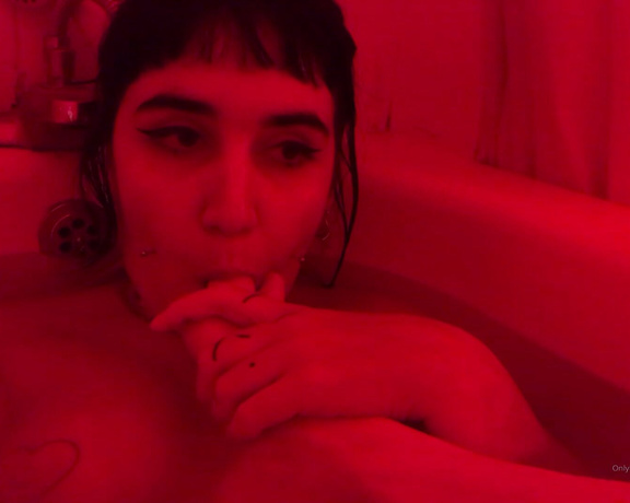 Miss Vera Violette aka Dominatrixvera OnlyFans - Worshipping her feet in the bath