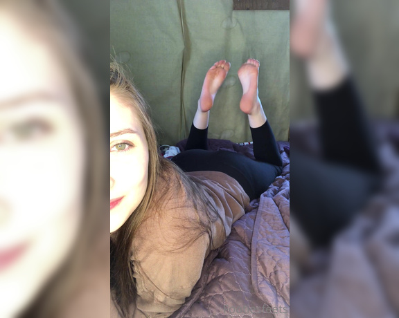 Delilah aka Footiesfeets OnlyFans - Soles in the pose