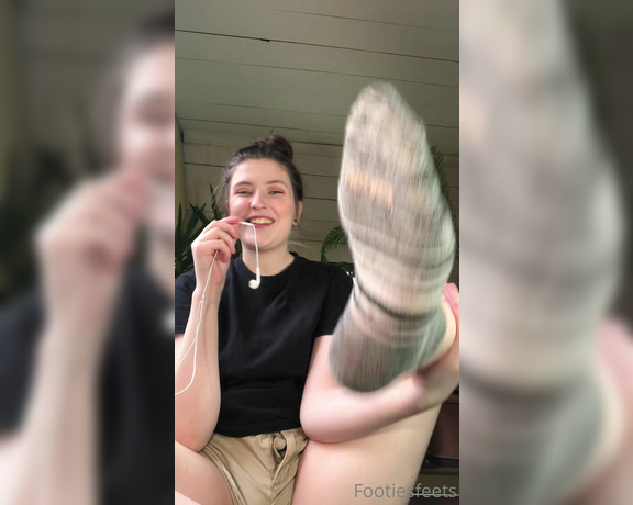 Delilah aka Footiesfeets OnlyFans - Full Video Friyay! I haven’t done any ASMR in a while and it was recommended I do it So here is a