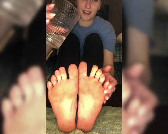 Delilah aka Footiesfeets OnlyFans - Oil up those soles
