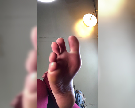 Delilah aka Footiesfeets OnlyFans - Unaware giantess attempt heh Too bad I thought you were a bug