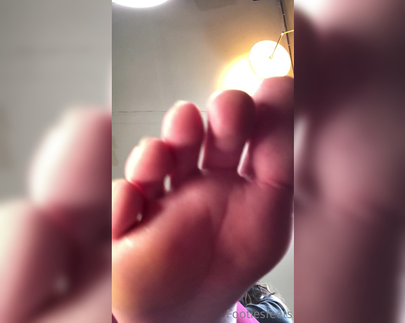 Delilah aka Footiesfeets OnlyFans - Unaware giantess attempt heh Too bad I thought you were a bug