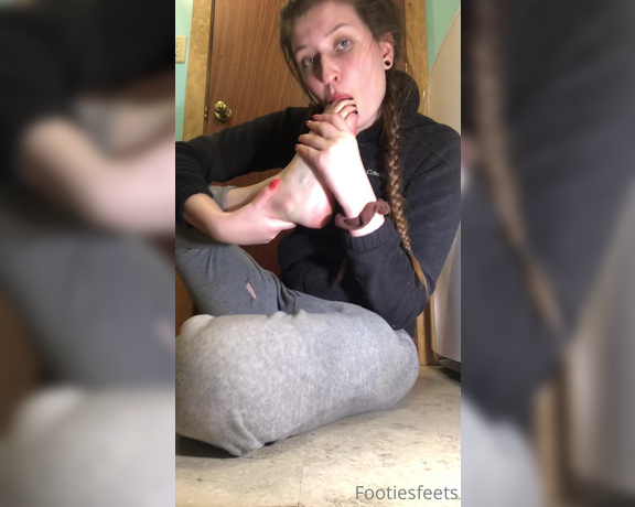 Delilah aka Footiesfeets OnlyFans - A little self worship Watch to see me get up close in personal while I suck my toes