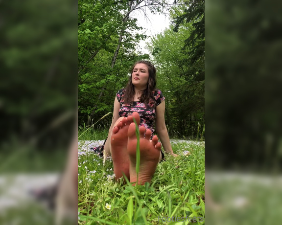 Delilah aka Footiesfeets OnlyFans - Outdoor feet’s I didn’t realize the piece of grass was right there LOL