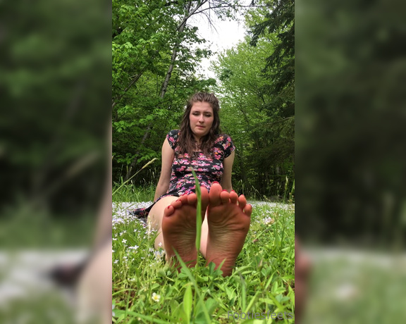 Delilah aka Footiesfeets OnlyFans - Outdoor feet’s I didn’t realize the piece of grass was right there LOL
