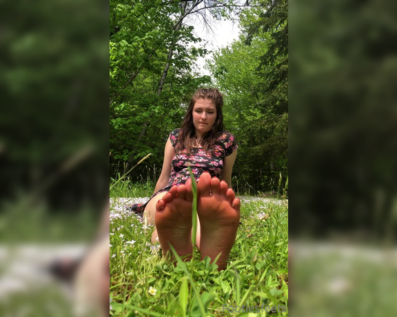 Delilah aka Footiesfeets OnlyFans - Outdoor feet’s I didn’t realize the piece of grass was right there LOL