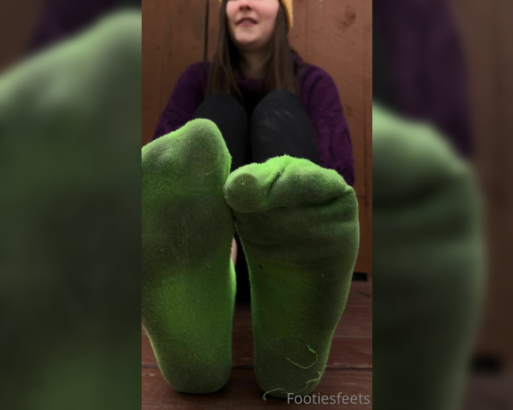 Delilah aka Footiesfeets OnlyFans - Out door dirty sock wiggle My neighbor was driving up the road during this video HAHA