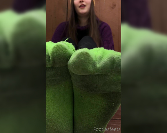 Delilah aka Footiesfeets OnlyFans - Out door dirty sock wiggle My neighbor was driving up the road during this video HAHA