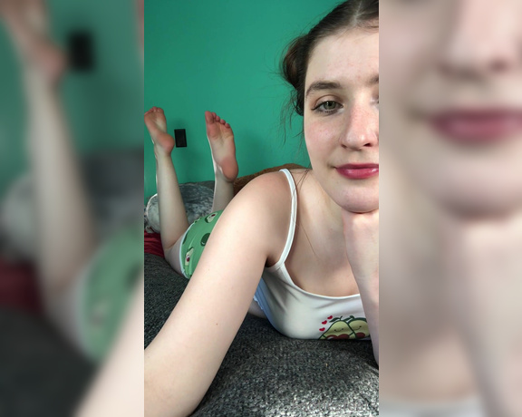 Delilah aka Footiesfeets OnlyFans - Short clip in the pose The pose never gets old