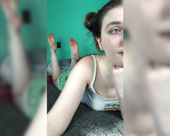 Delilah aka Footiesfeets OnlyFans - Short clip in the pose The pose never gets old