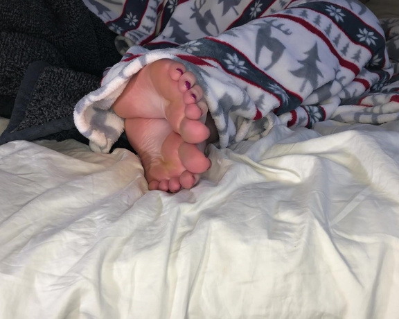 Delilah aka Footiesfeets OnlyFans - Sleeping toes it’s nap time in the Delilah house hold come join