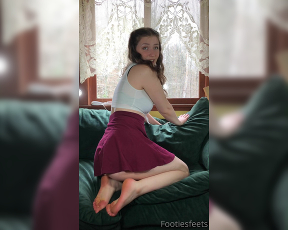 Delilah aka Footiesfeets OnlyFans - POV you tell me you lost your phone in the couch just to get a view of