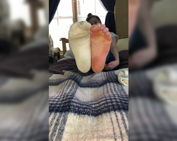 Delilah aka Footiesfeets OnlyFans - White sock strip tease Let’s try to upload this again lol