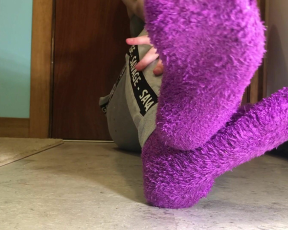 Delilah aka Footiesfeets OnlyFans - Fluffy sock strip starting to get cold so time to bring out the fluffy guys