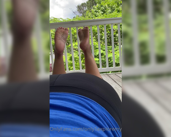 ExploreMySoles aka Only1exploremysoles OnlyFans - The wind blowing through my toes feels so amazing