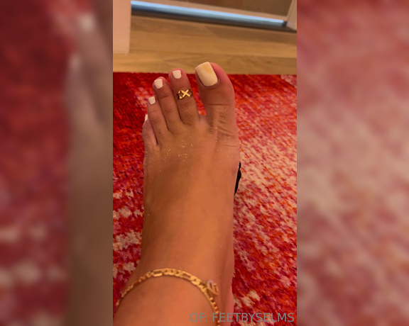 Feetbyselms aka Feetbyselms OnlyFans - Tanned Sandy white toes