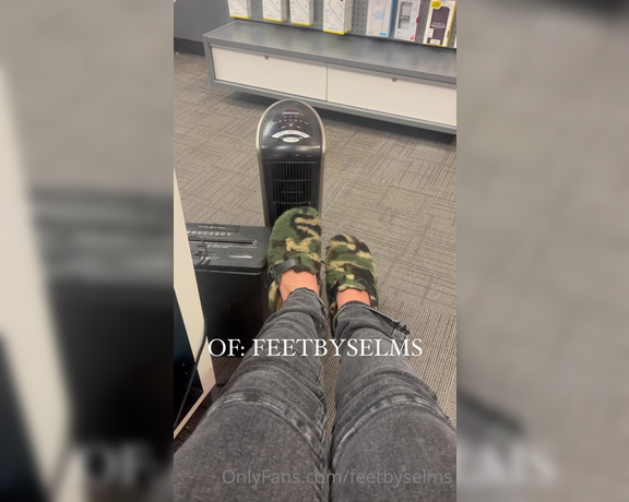 Feetbyselms aka Feetbyselms OnlyFans - The customer started drooling had to stop recording