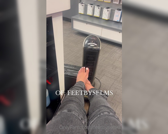 Feetbyselms aka Feetbyselms OnlyFans - The customer started drooling had to stop recording
