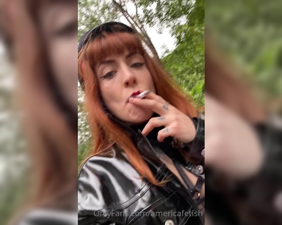 Fetish Domina aka Americafetish OnlyFans - Comandante brillante fumando en el bosque tras una misin! Se que te gusta ver a mujeres dominante