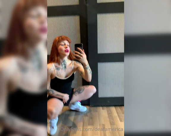 Fetish Domina aka Americafetish OnlyFans - As salgo a la calle! Adrame